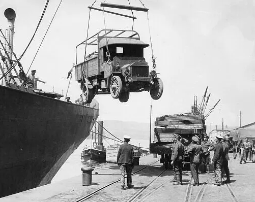 1918 Army Service Corps Motor Transport unloading at Rouen. 1918 Army Service Corps Motor Transport unloading at Rouen.