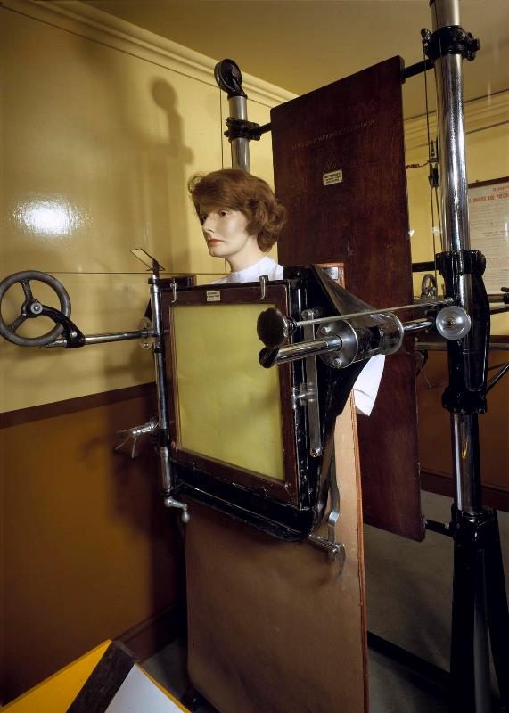 HodkinsonHistory.co.uk Jack Hodkinson (1910-1971) X-Ray operator. Image courtesy of the Science Museum.